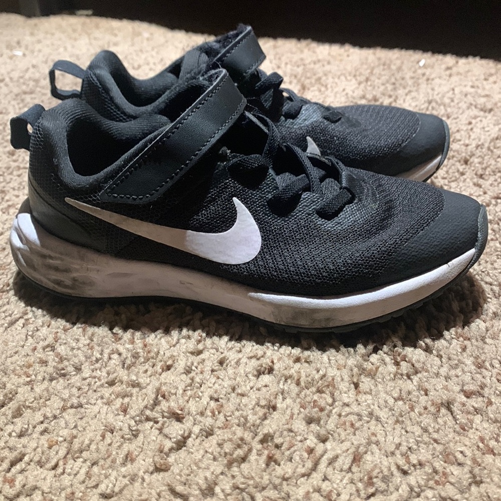 Kids Nike shoes size 13